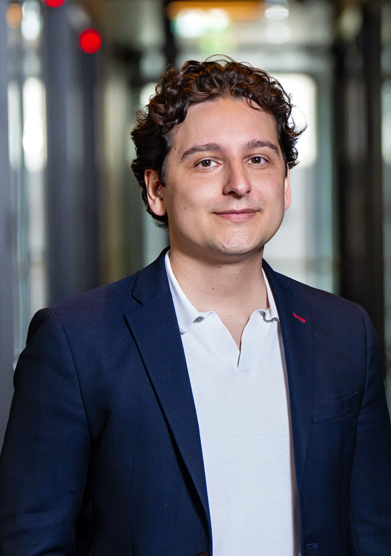 Dr. Mahdi Manesh