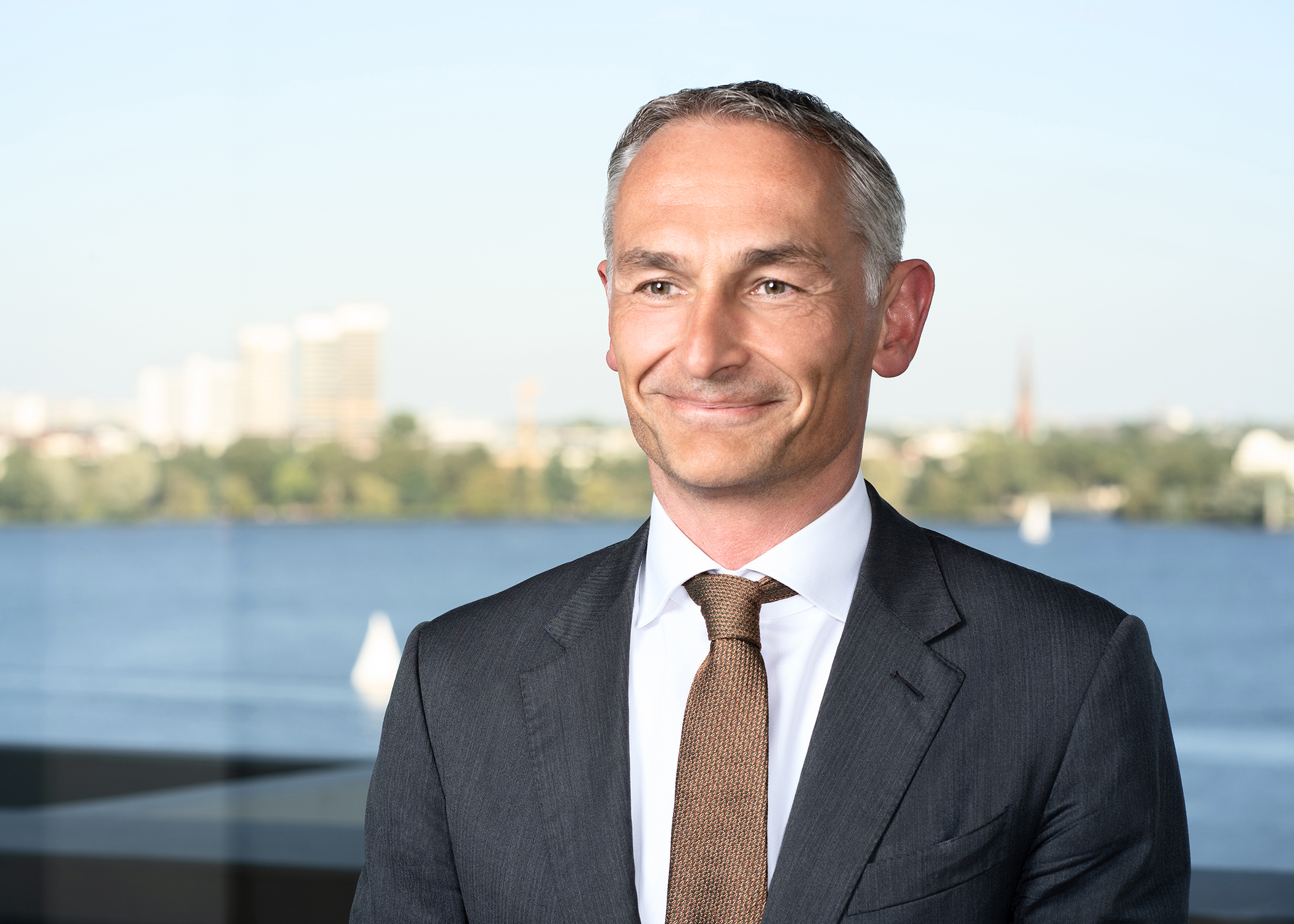 Dr. Henning C. Schneider