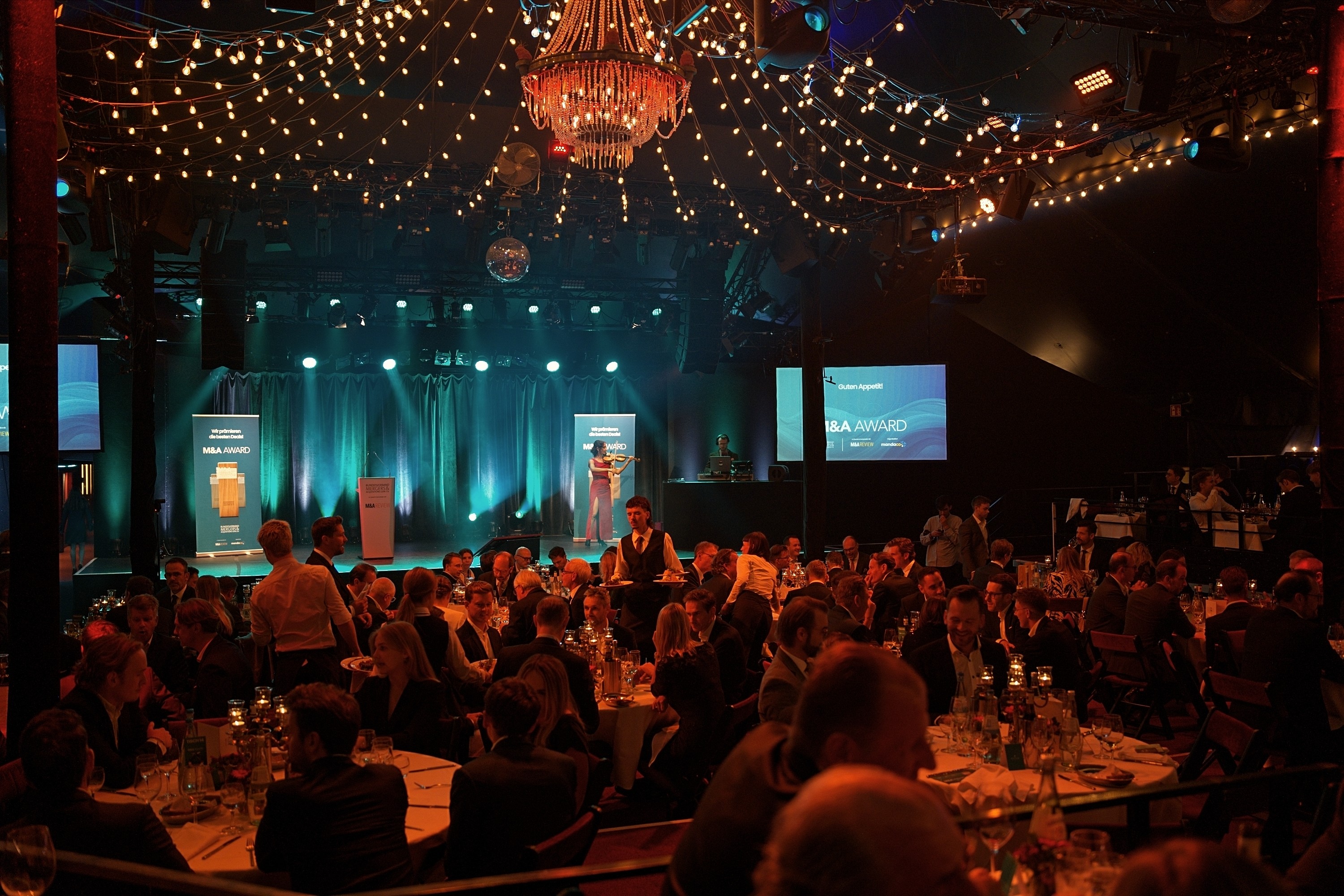 Saal-Totale der Award Night der M&A Awards 2026 im TIPI am Kanzleramt, Berlin